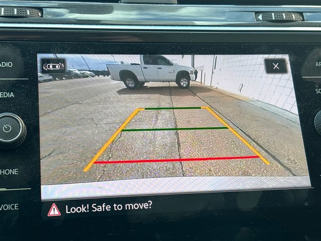 Used 2021 Volkswagen Tiguan SE w/ Panoramic Sunroof Package image 10