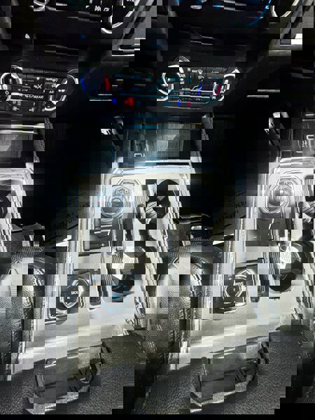 Used 2018 Ford Expedition XLT w/ Equipment Group 202A AWD/4WD image 20