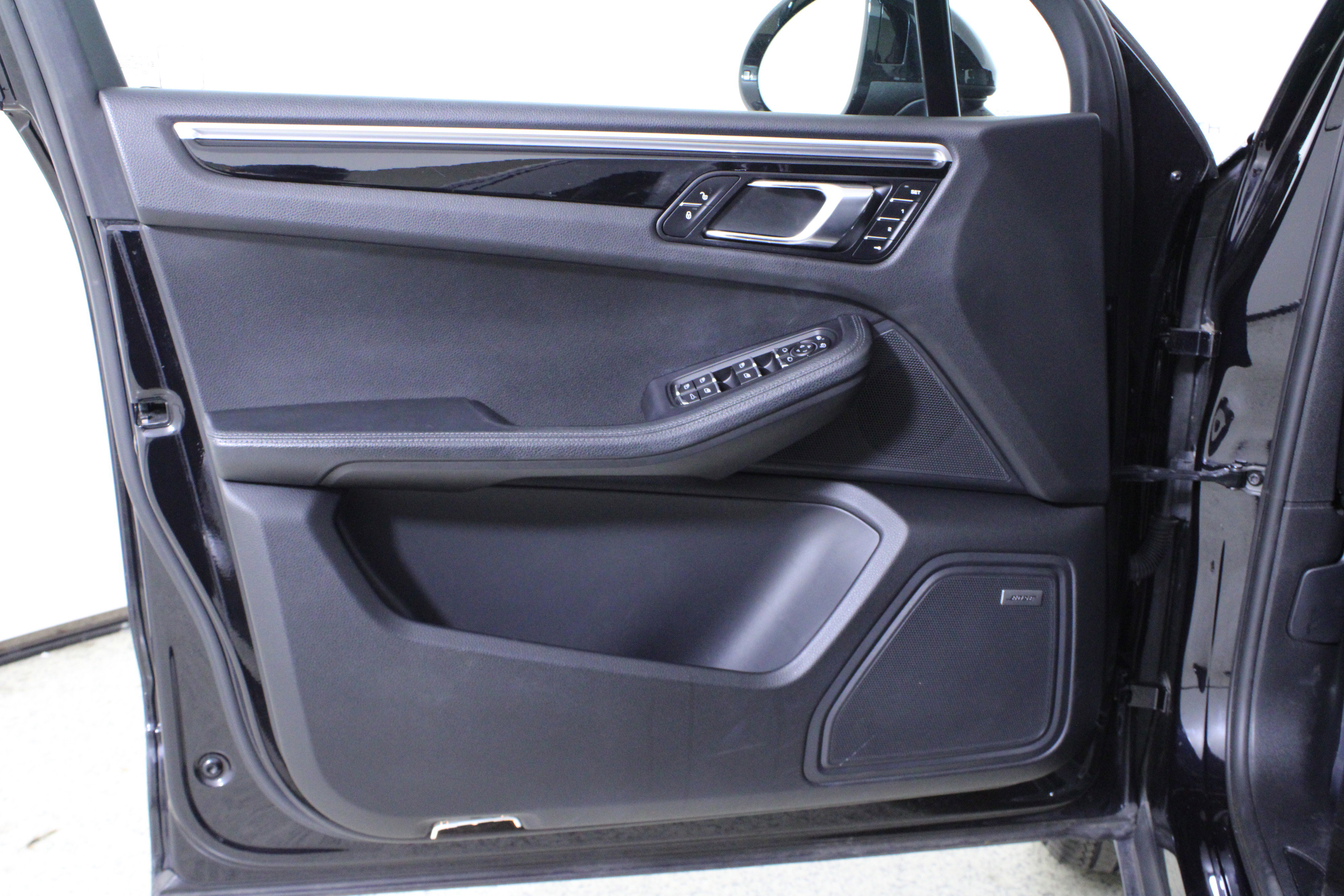 Used 2018 Porsche Macan image 19