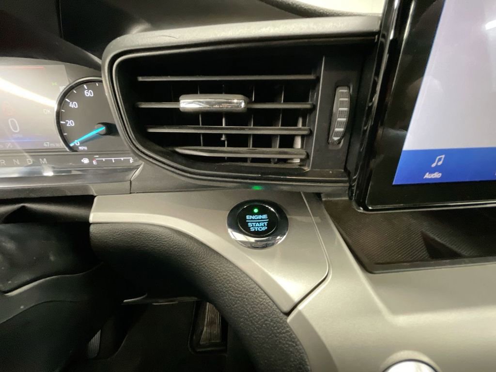 Used 2020 Ford Explorer XLT image 16