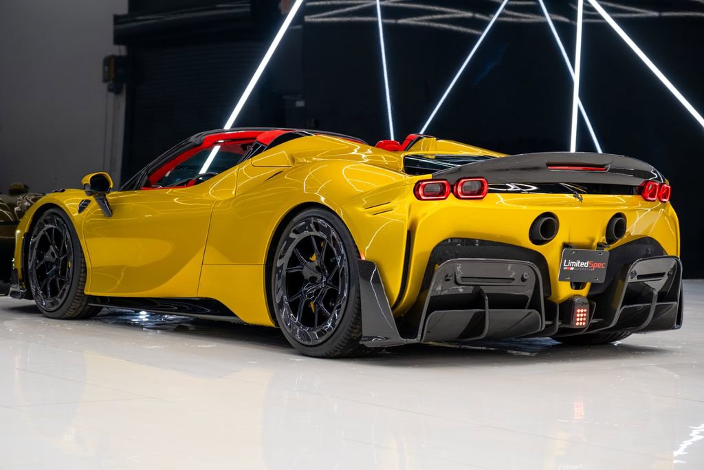 Used 2022 Ferrari SF90 Spider image 17