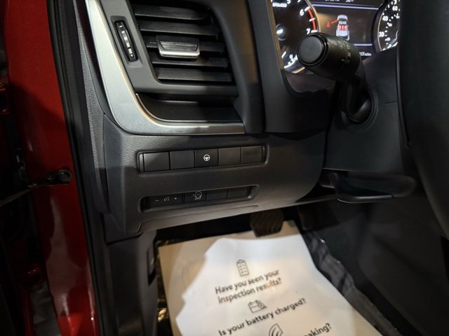 Used 2023 Nissan Rogue SV image 13