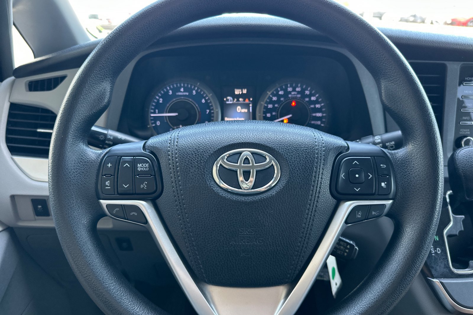 Certified 2018 Toyota Sienna LE FWD image 23