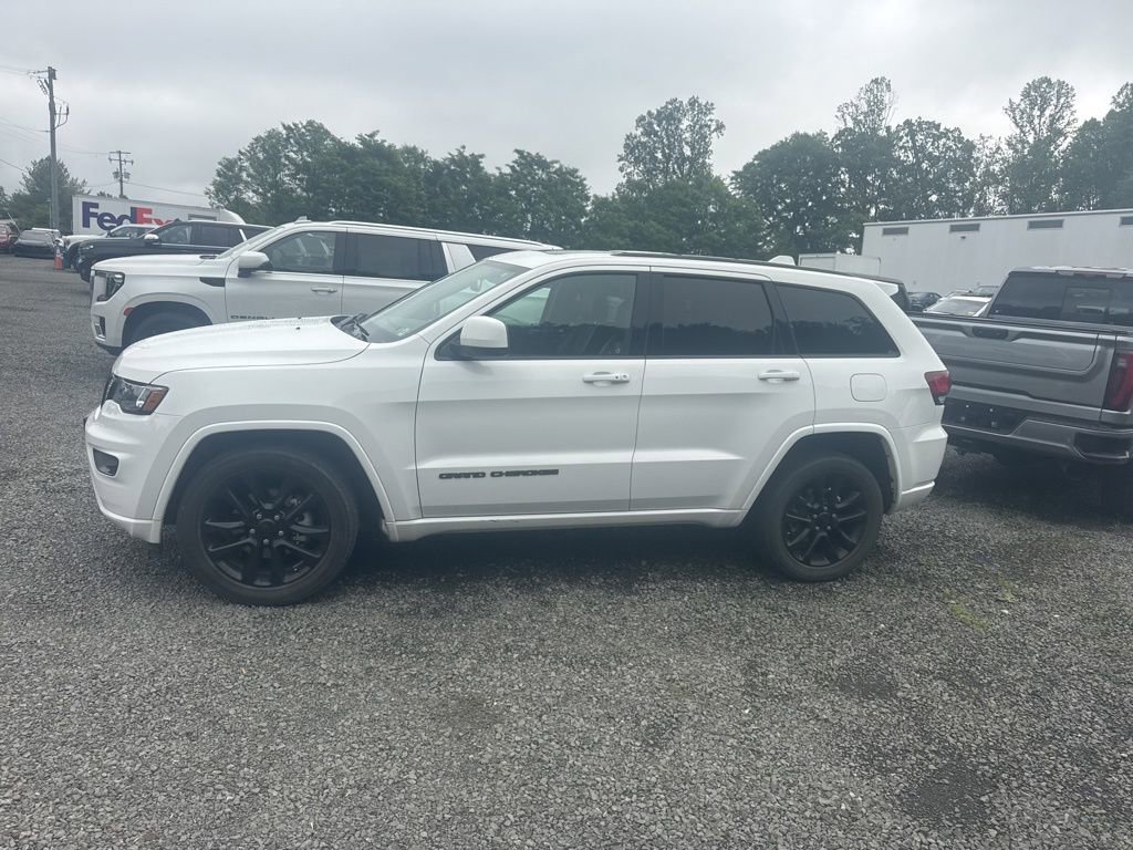 Used 2020 Jeep Grand Cherokee Altitude AWD/4WD image 4