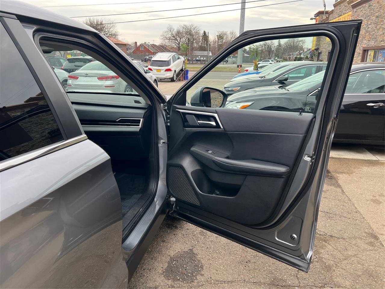 Used 2024 Mitsubishi Outlander SE image 31