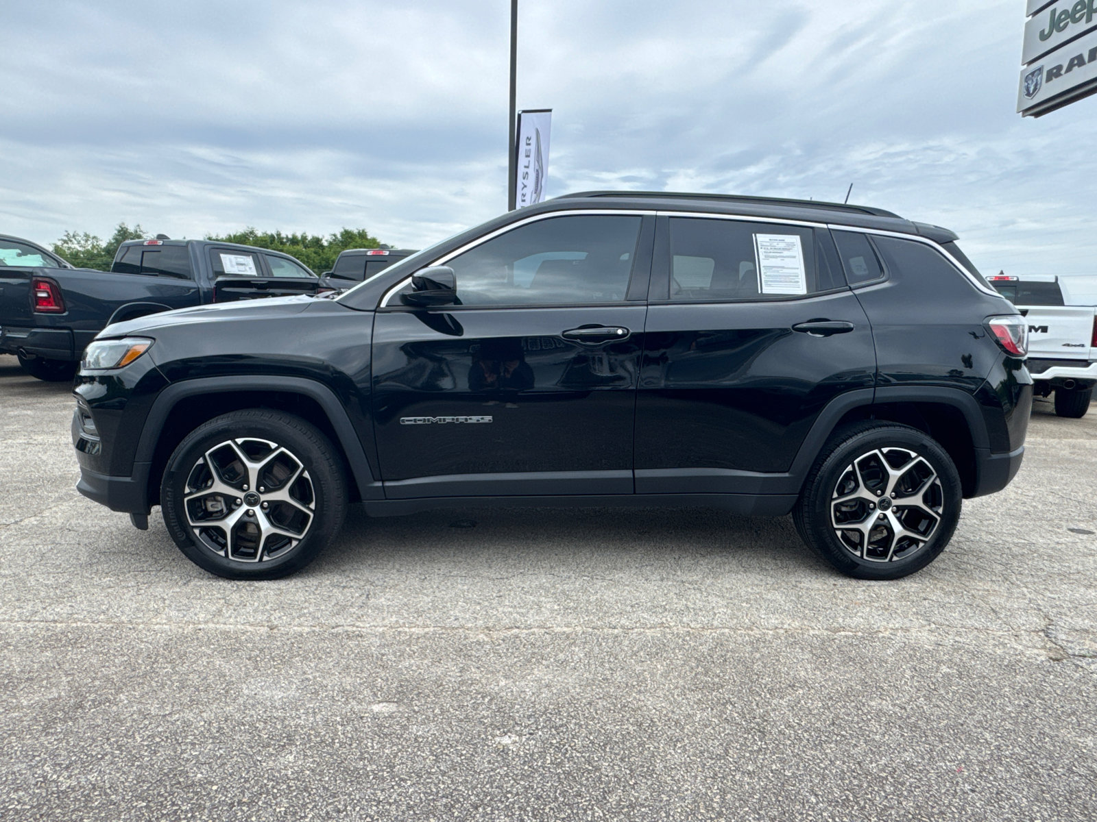 Used 2025 Jeep Compass Limited AWD/4WD image 8