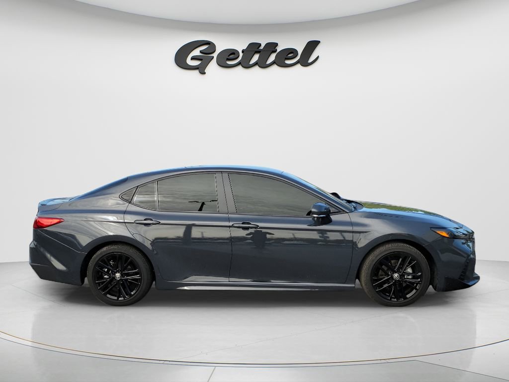Used 2025 Toyota Camry SE image 4