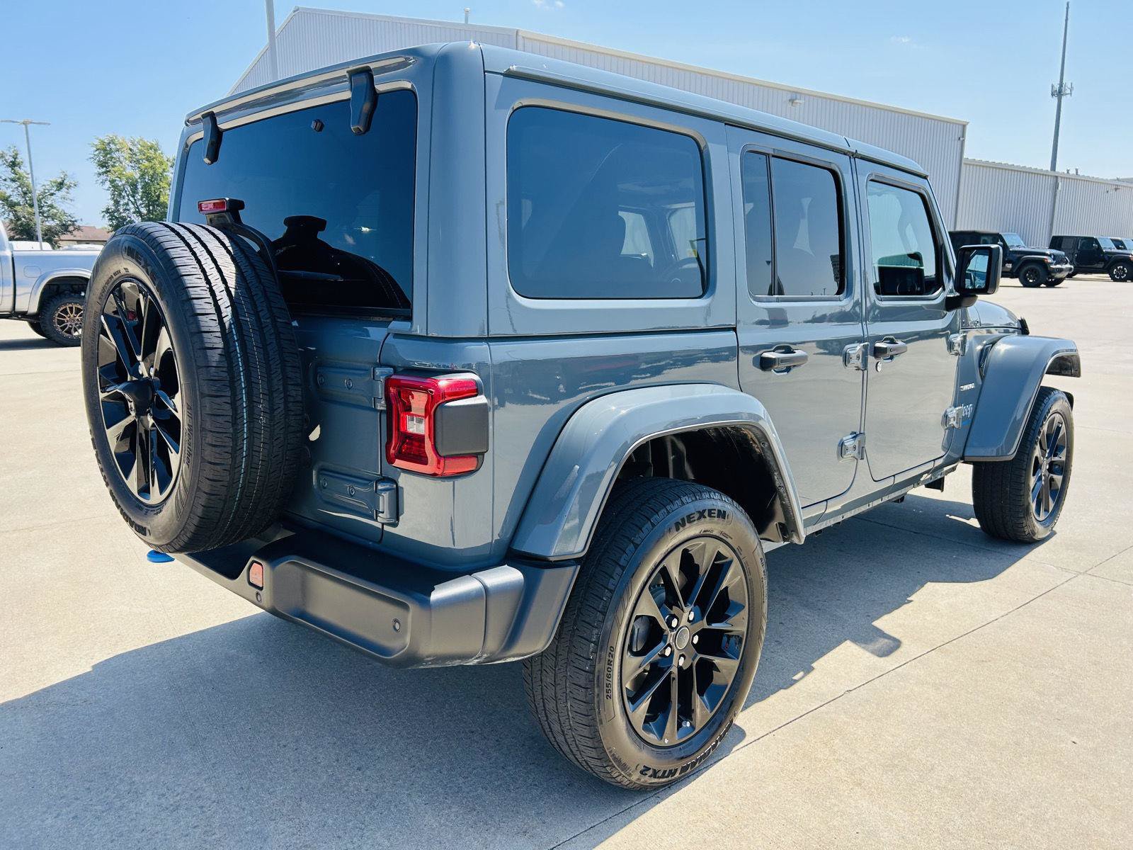 Used 2024 Jeep Wrangler Unlimited Sahara w/ Safety Group AWD/4WD image 35