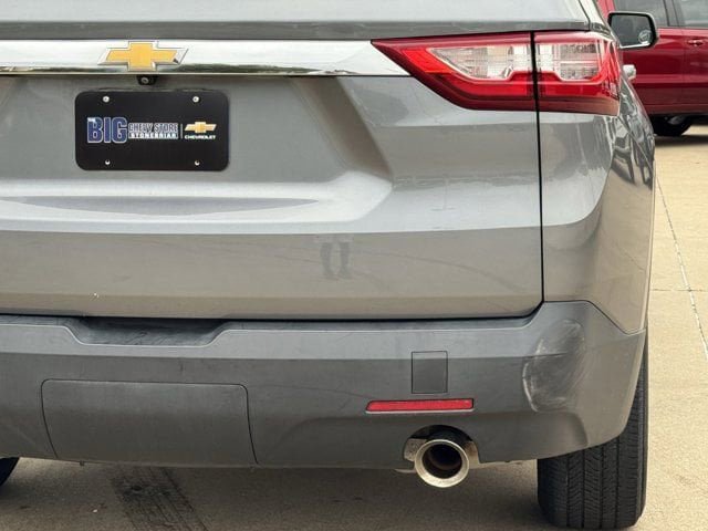 Used 2021 Chevrolet Traverse LS FWD image 7