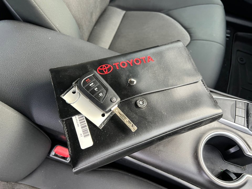 Used 2022 Toyota Camry LE image 37