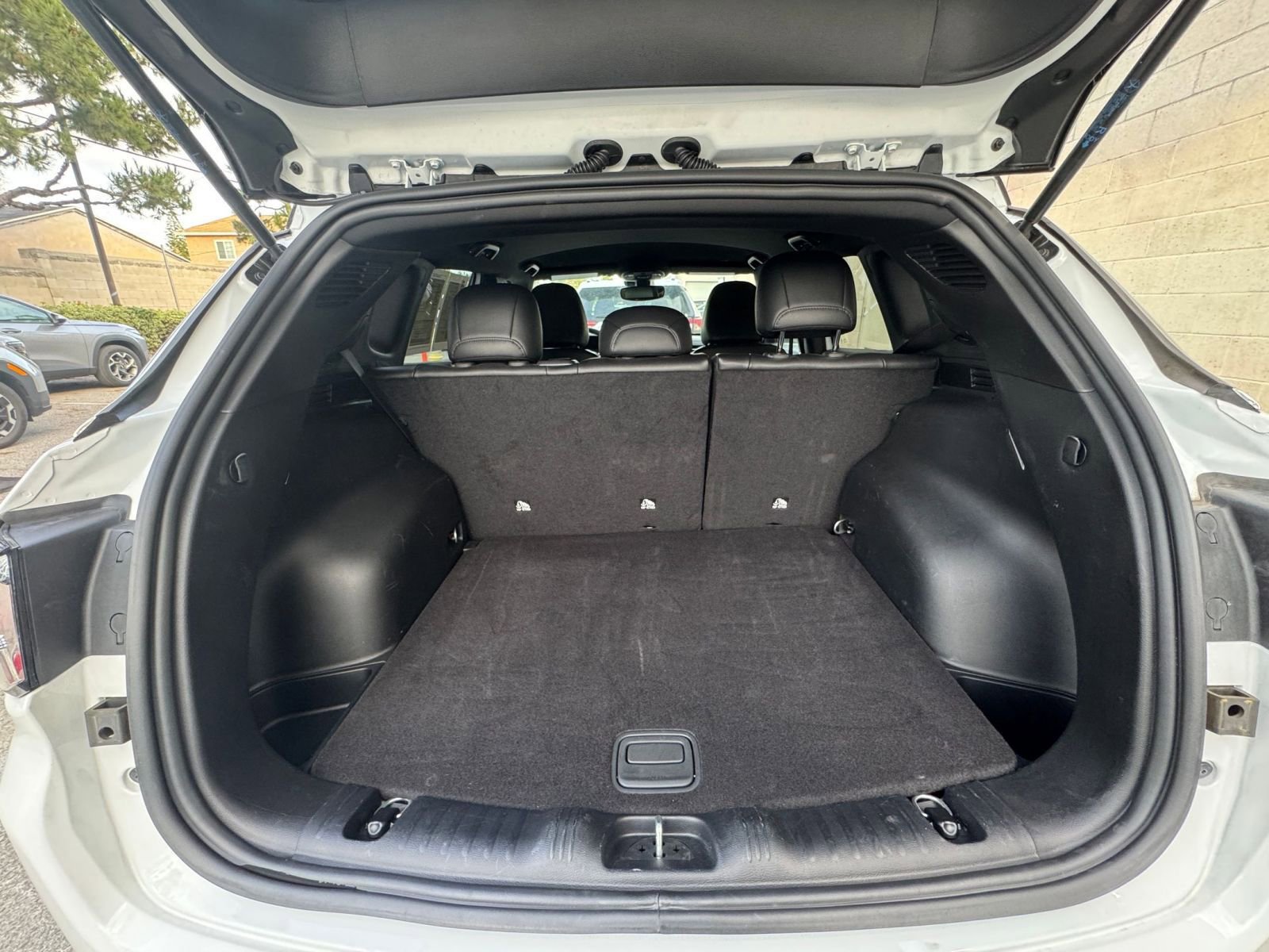 Used 2025 Jeep Compass Limited image 31