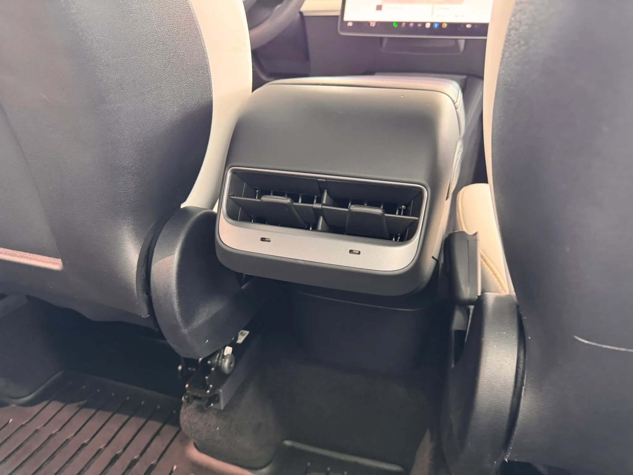 Used 2022 Tesla Model Y Long Range image 17