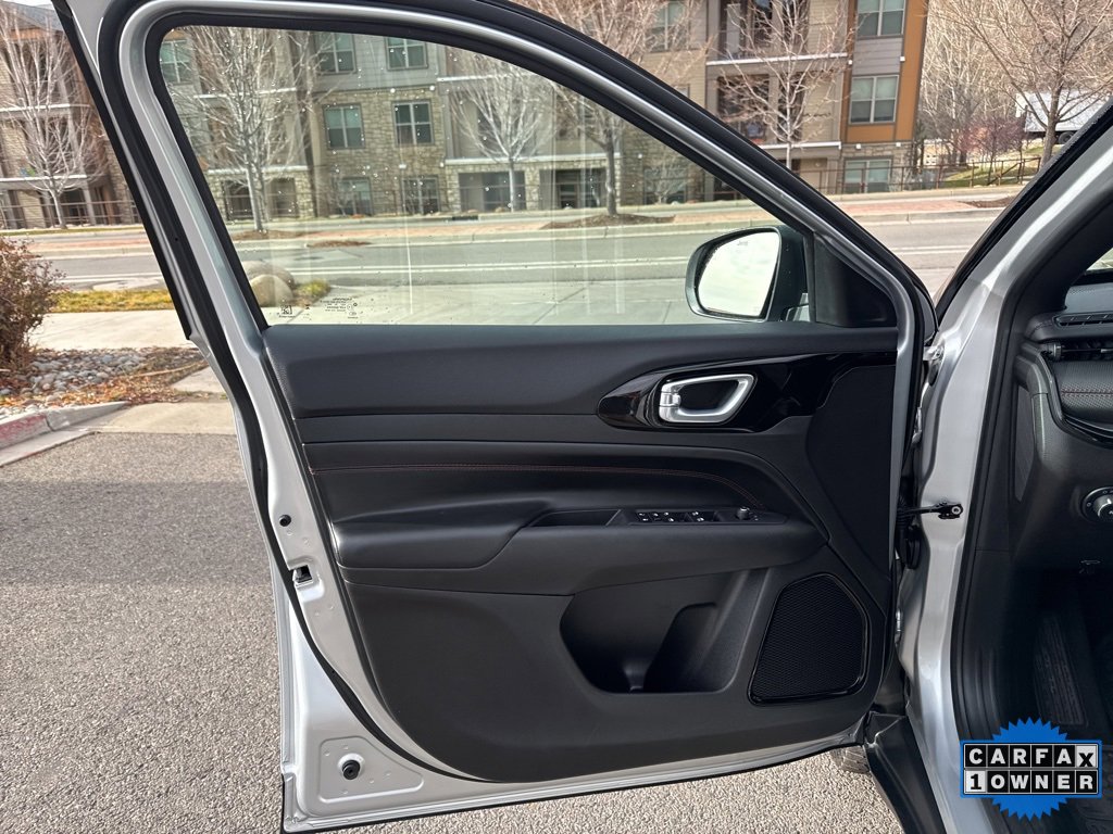 Used 2025 Jeep Compass Trailhawk image 13