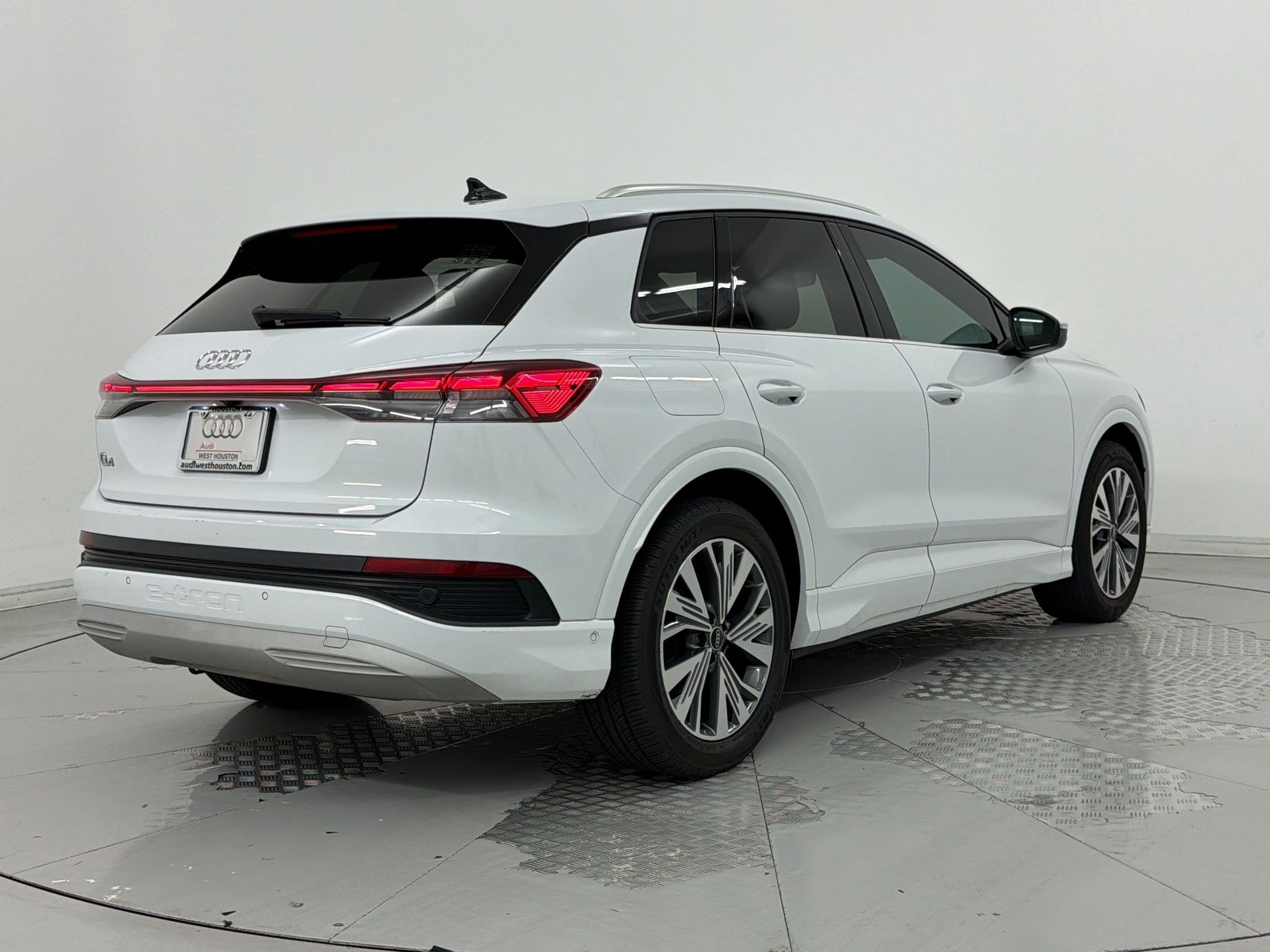Used 2023 Audi Q4 e-tron Premium Plus w/ Premium Plus RWD image 9