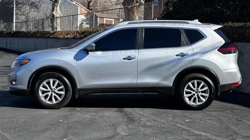 Used 2018 Nissan Rogue SV w/ Sun & Sound Touring Package image 2