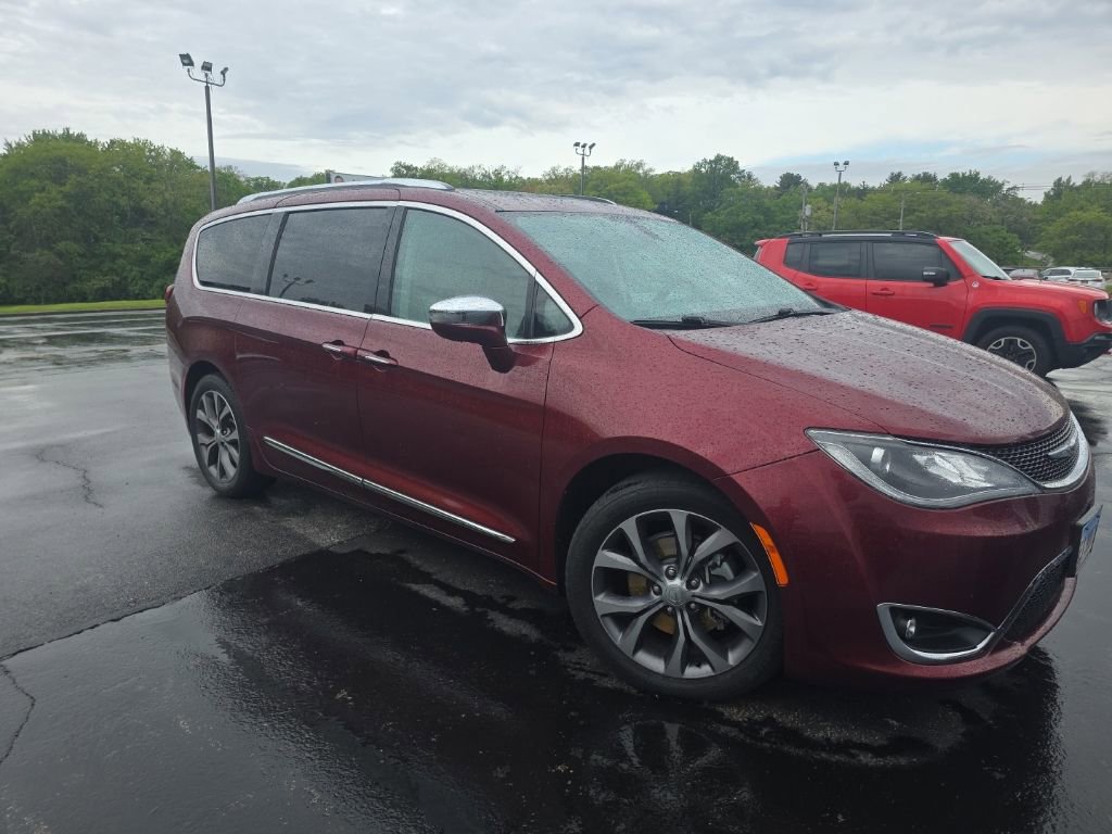 Used 2017 Chrysler Pacifica Limited FWD image 2