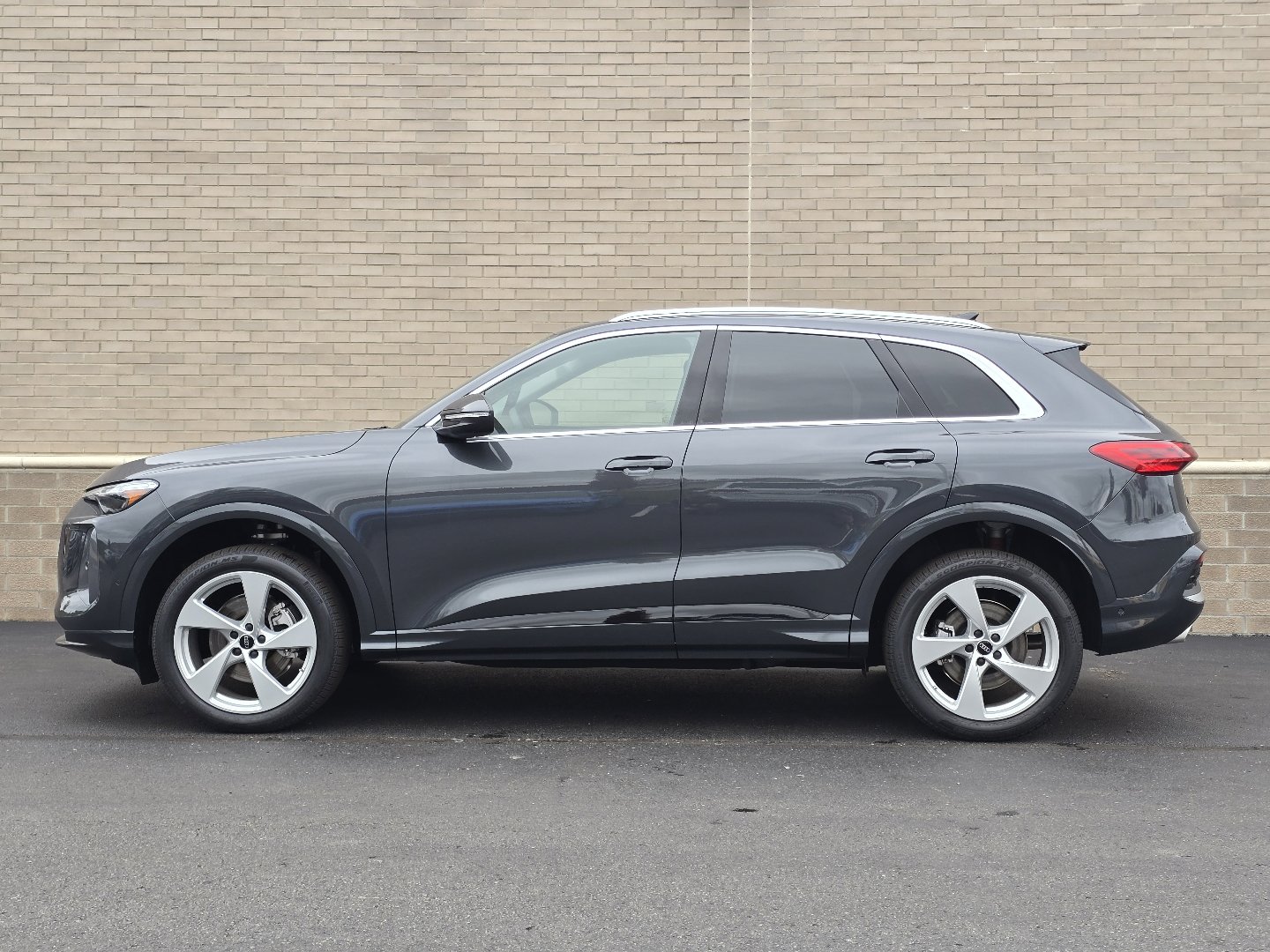 Certified 2025 Audi Q5 Premium Plus w/ Premium Plus image 23