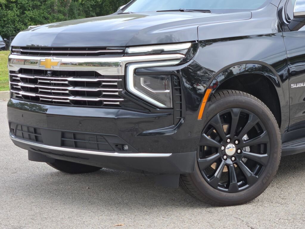 Used 2025 Chevrolet Suburban Premier image 2