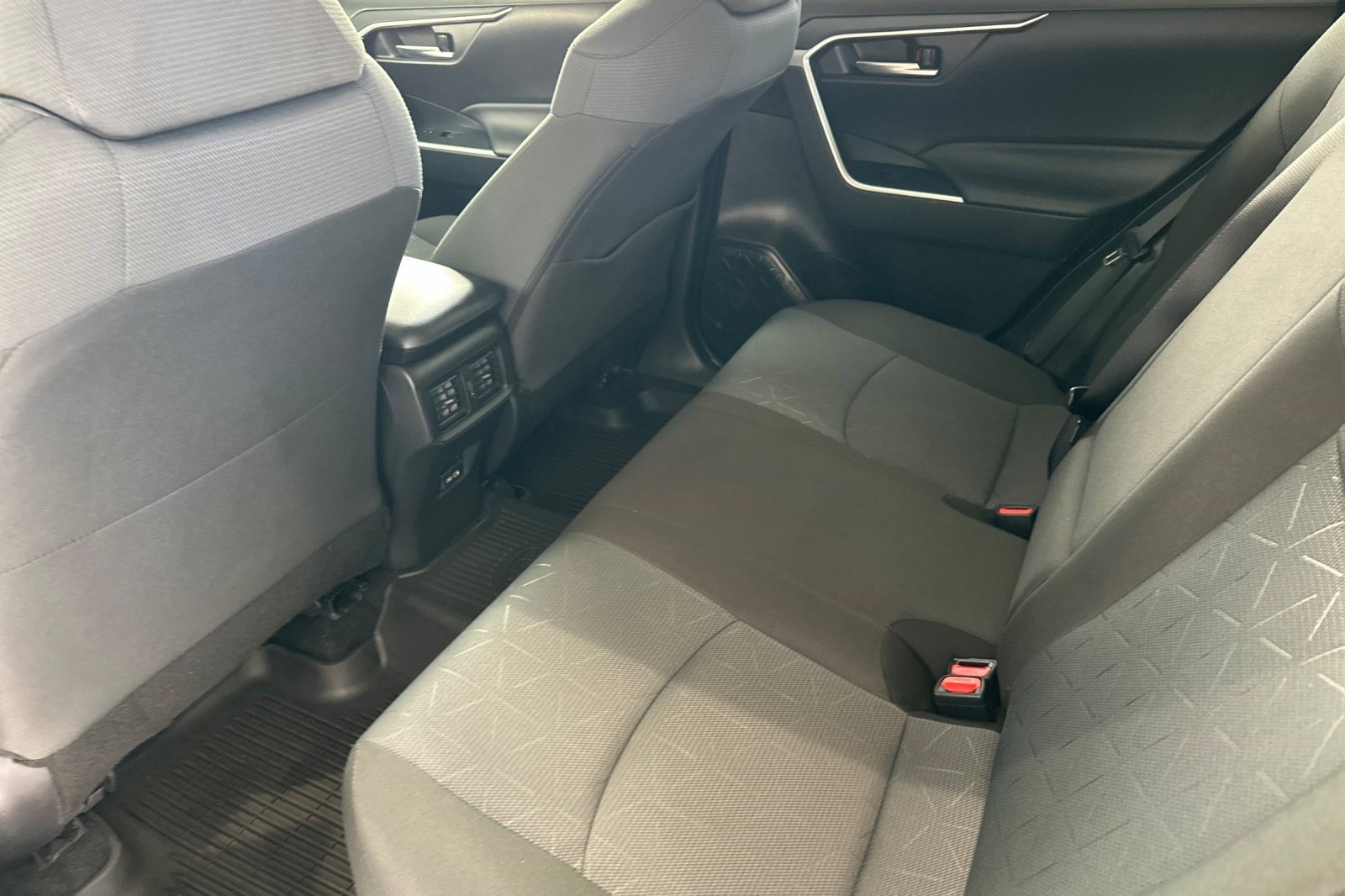 Used 2025 Toyota RAV4 XLE w/ Weather Package FWD image 15