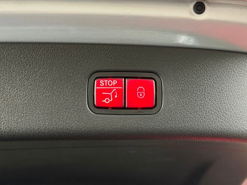 Used 2025 Mercedes-Benz GLC 300 4MATIC image 15