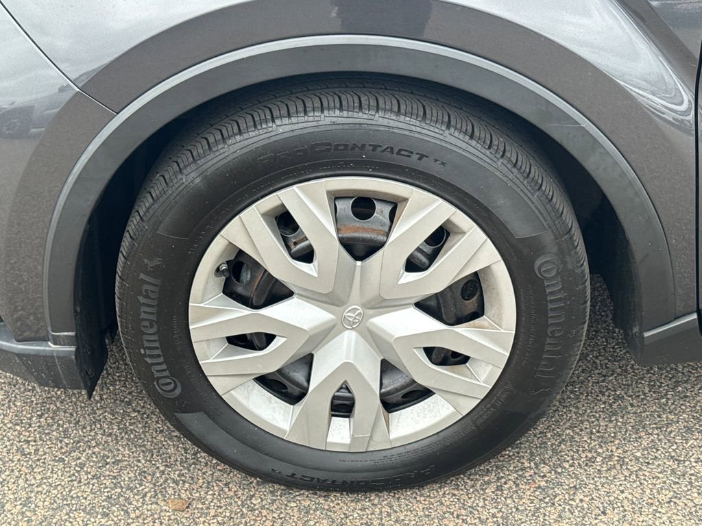 Used 2021 Toyota C-HR LE image 35