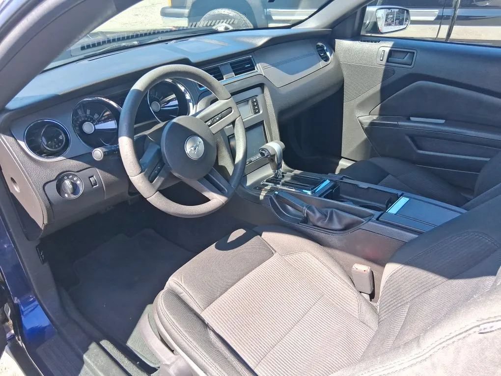 Used 2010 Ford Mustang Premium RWD image 10