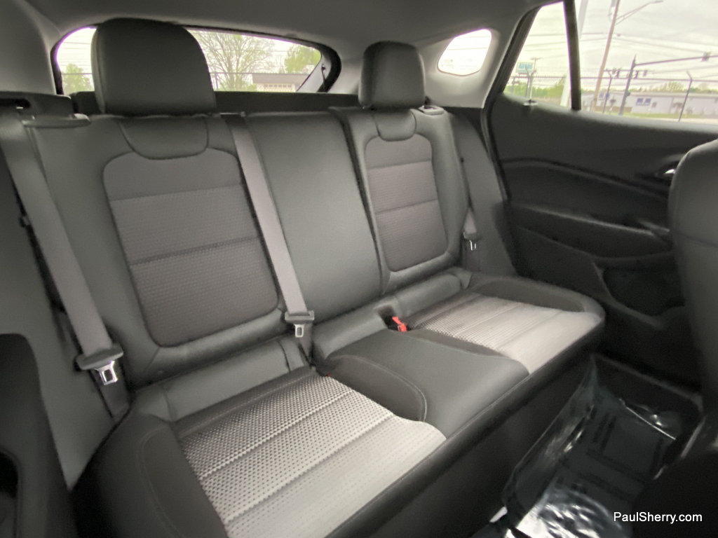 Used 2025 Chevrolet Trax LT w/ LT Convenience Package FWD image 36