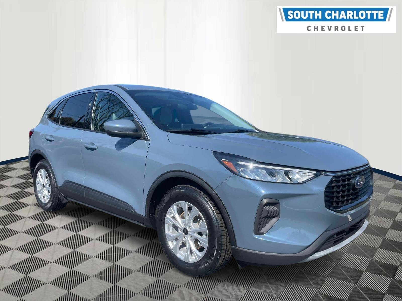Used 2023 Ford Escape Active w/ Tech Pack #2 FWD image 3