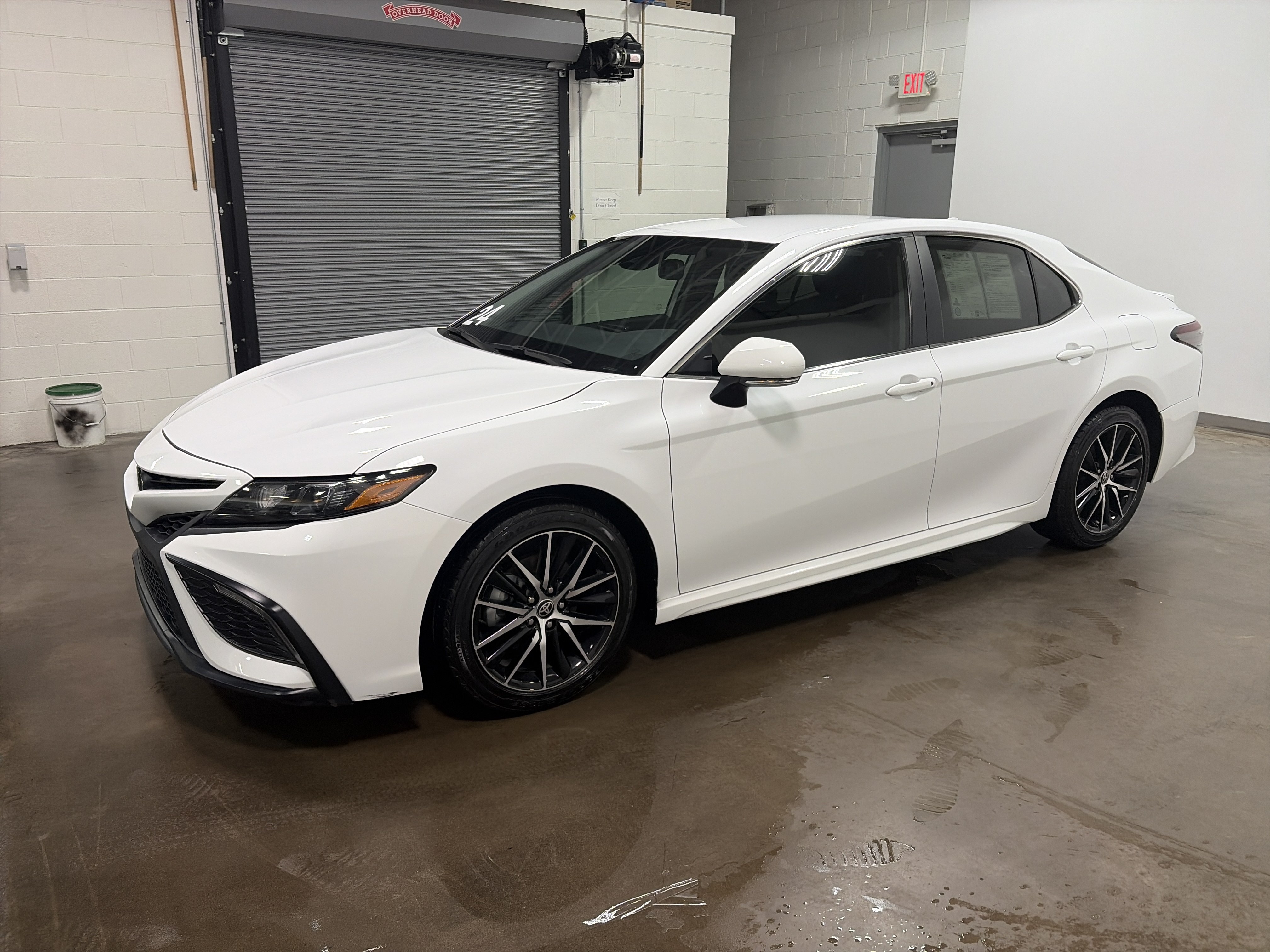 Used 2024 Toyota Camry SE w/ Convenience Package FWD image 6