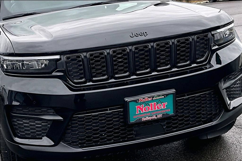 Used 2024 Jeep Grand Cherokee Altitude AWD/4WD image 28