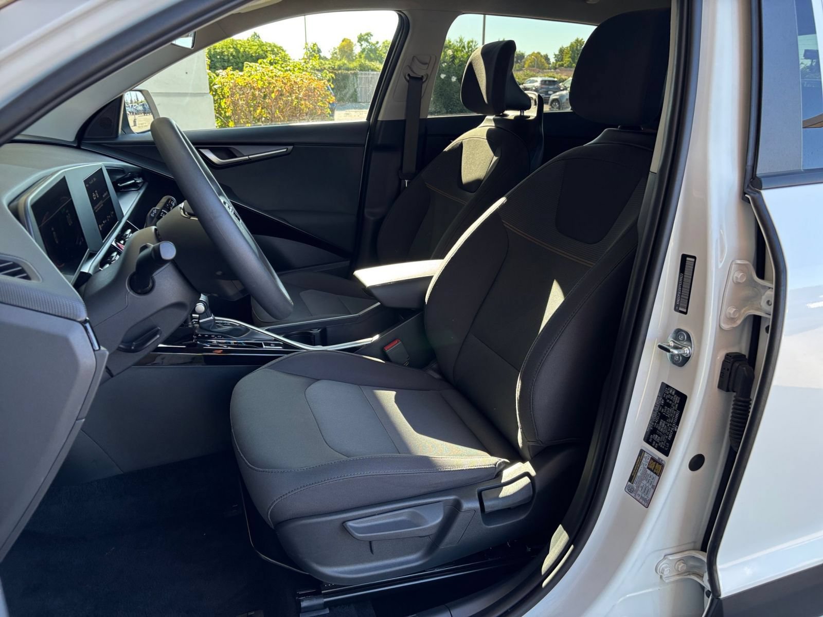 Used 2026 Kia Niro LX FWD image 34