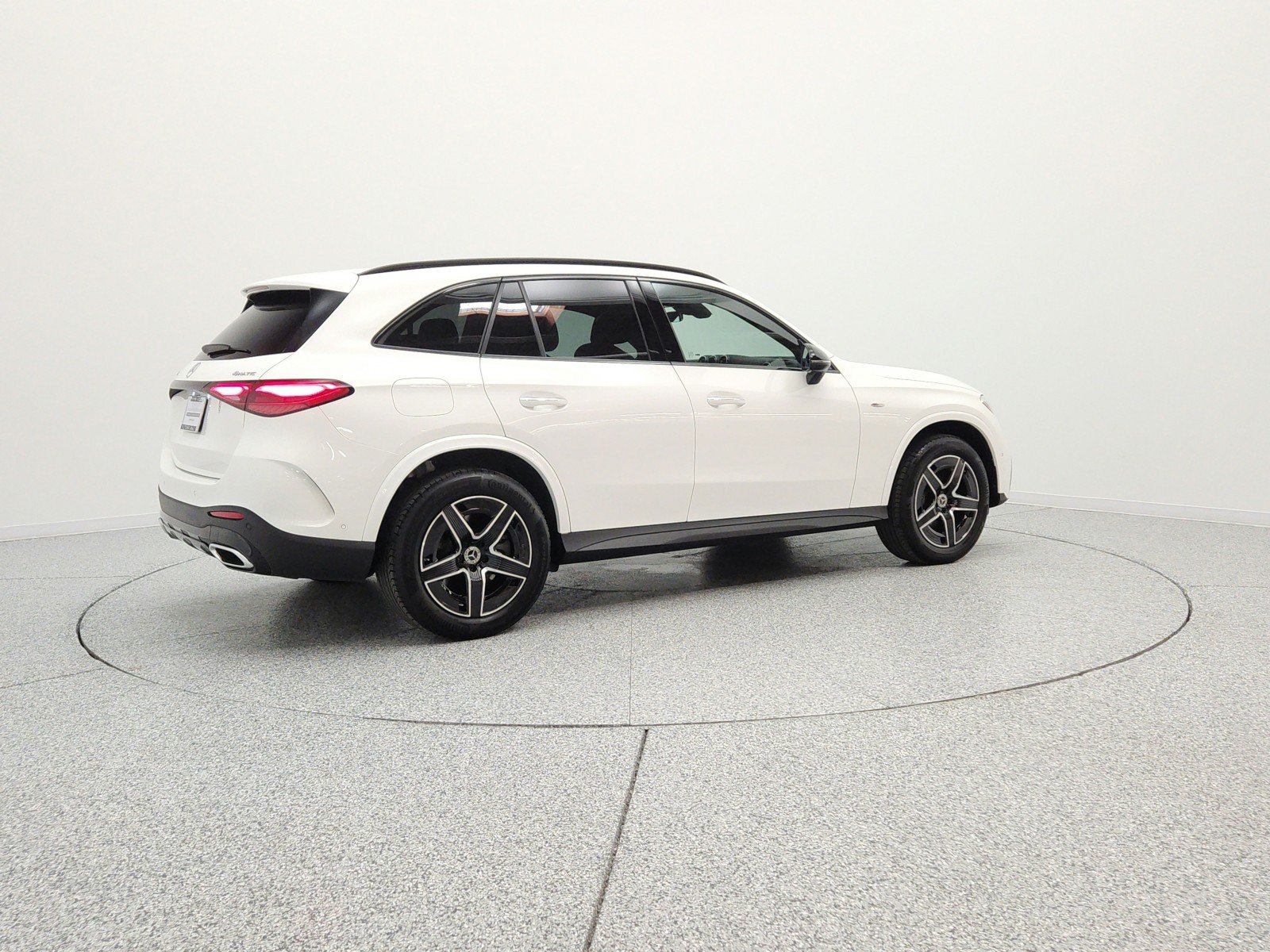 Used 2025 Mercedes-Benz GLC 350e 4MATIC image 5