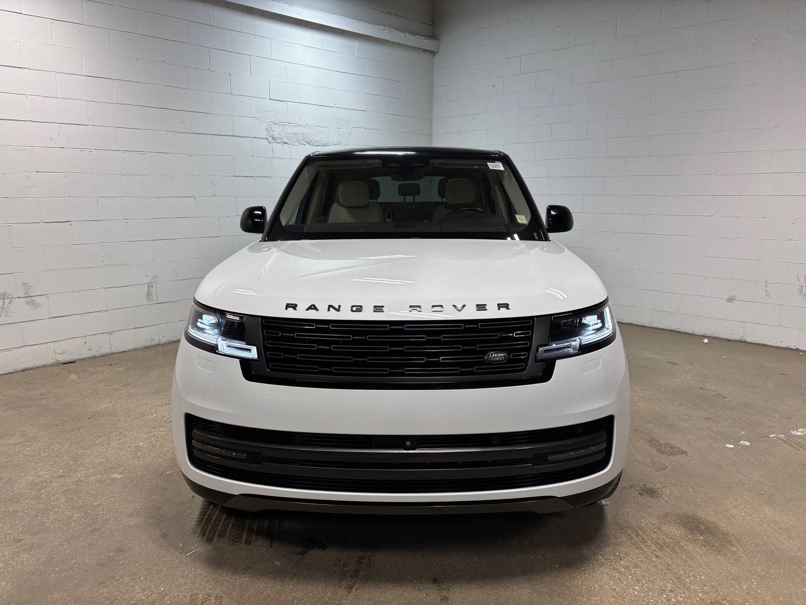 Used 2023 Land Rover Range Rover SE image 3