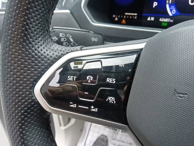 Used 2023 Volkswagen Tiguan SE R-Line image 19