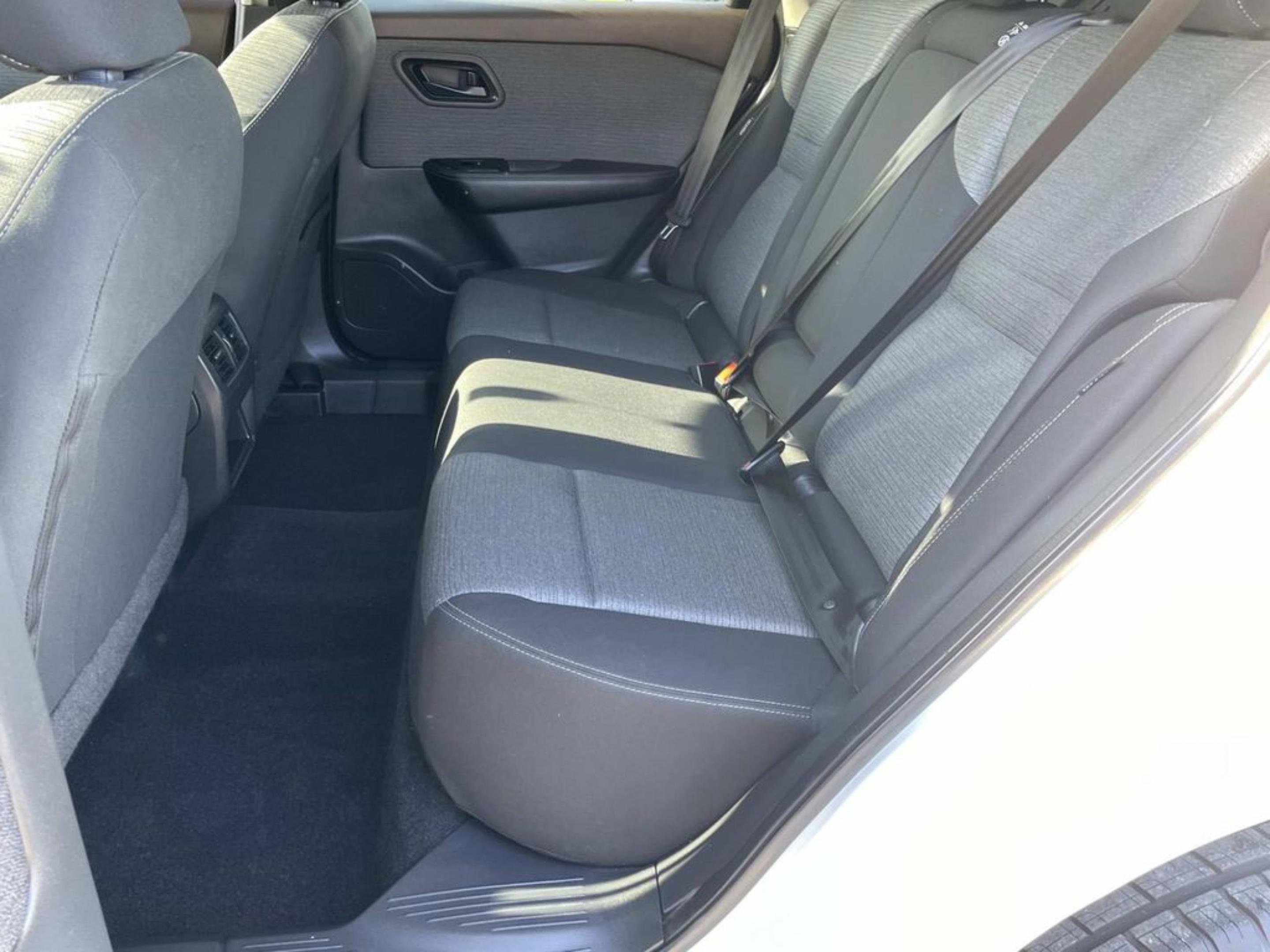 Used 2022 Nissan Rogue S image 10