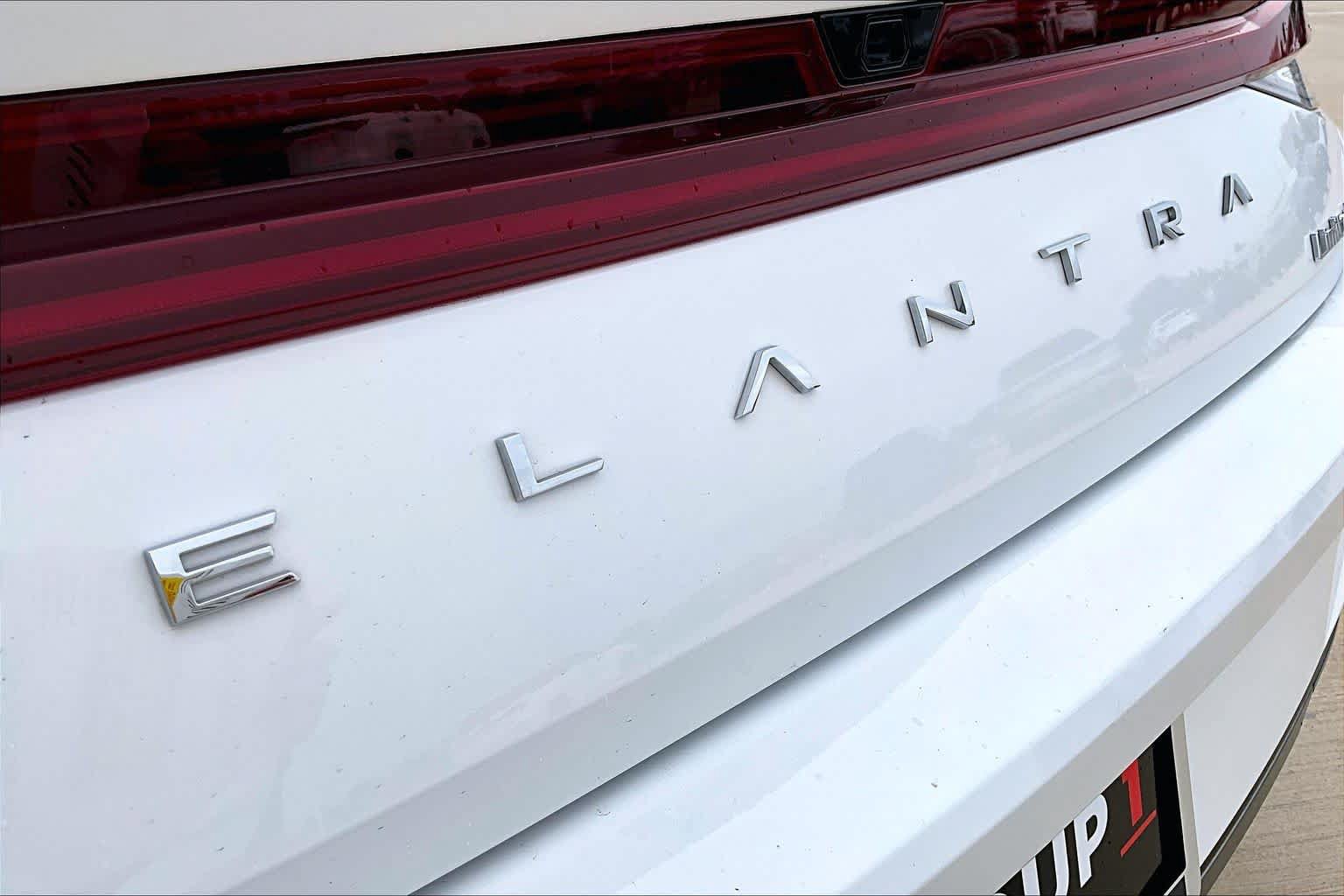 Certified 2023 Hyundai Elantra Limited FWD image 10