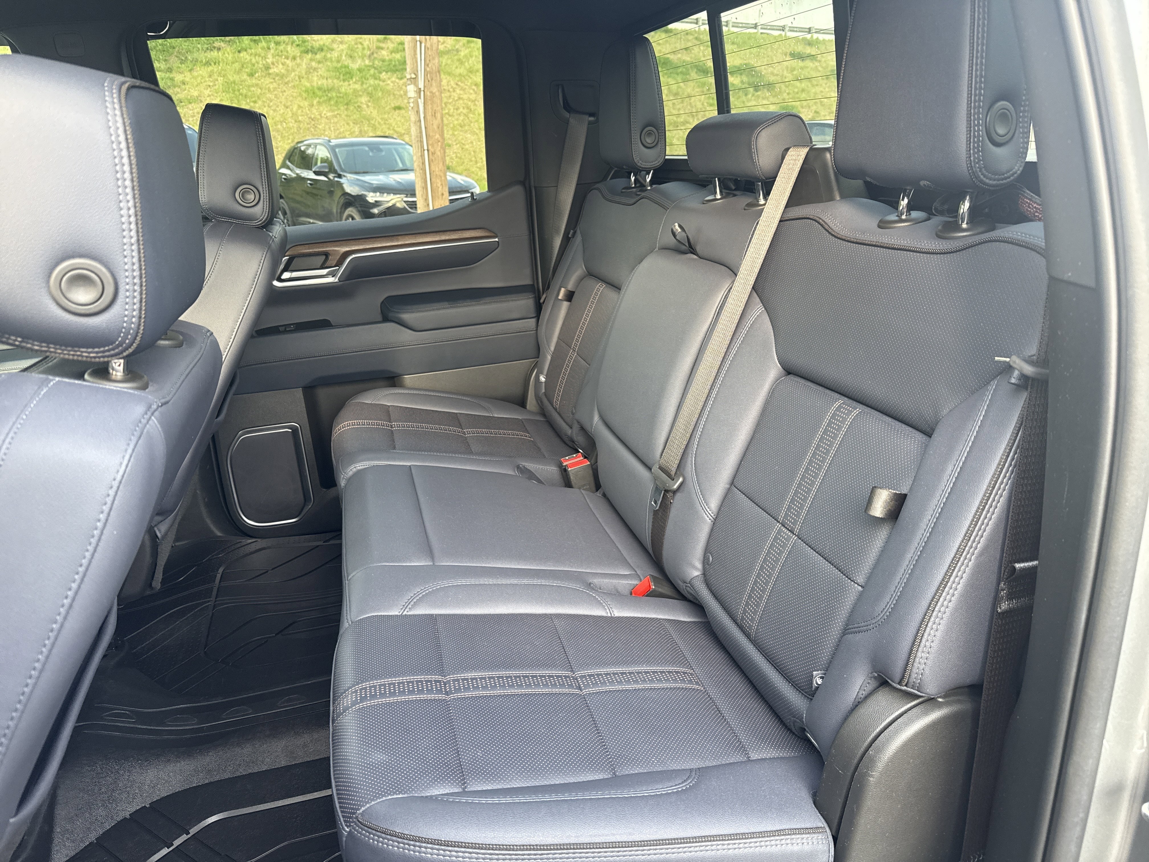 Used 2023 Chevrolet Silverado 1500 High Country w/ High Country Premium Package AWD/4WD image 13