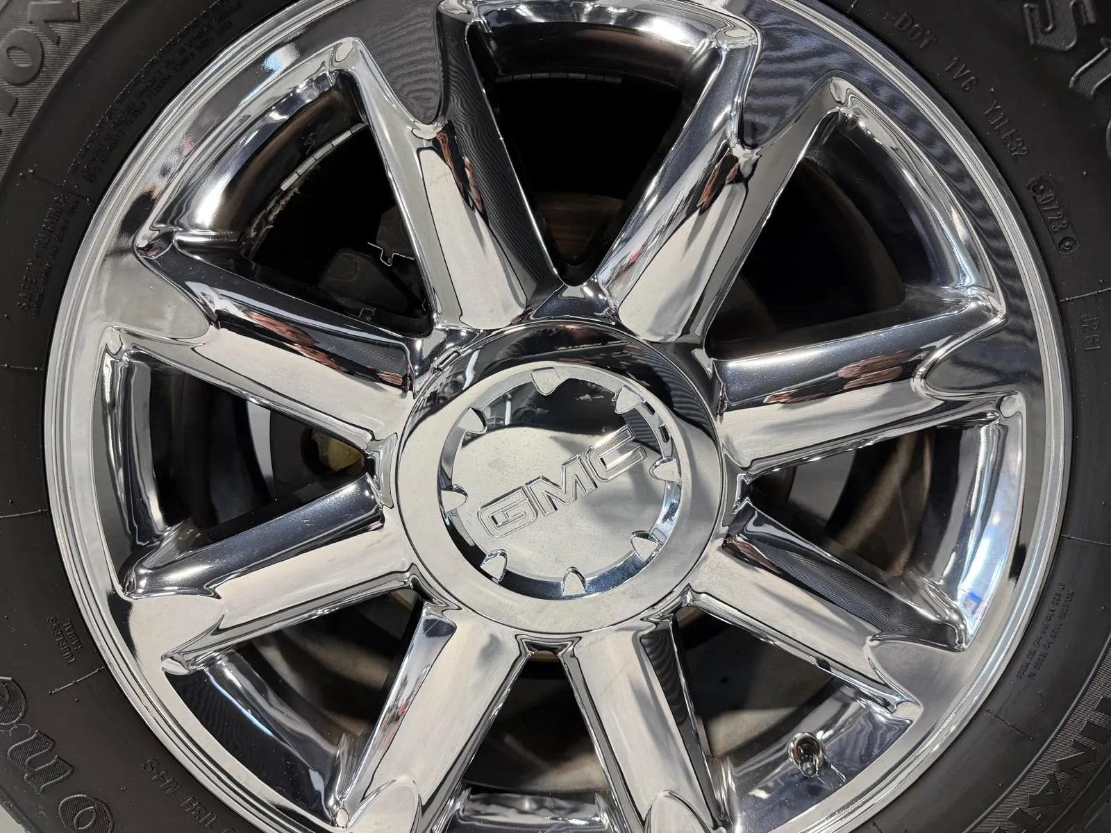 Used 2012 GMC Yukon XL Denali RWD image 10