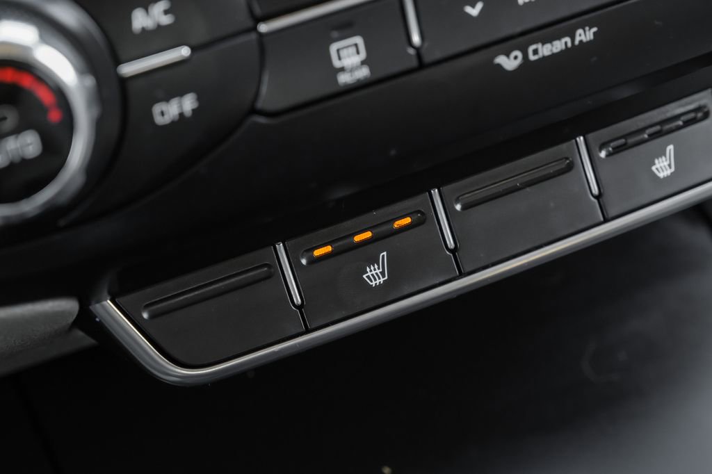 Used 2017 Kia Sorento LX w/ LX Convenience Package image 23