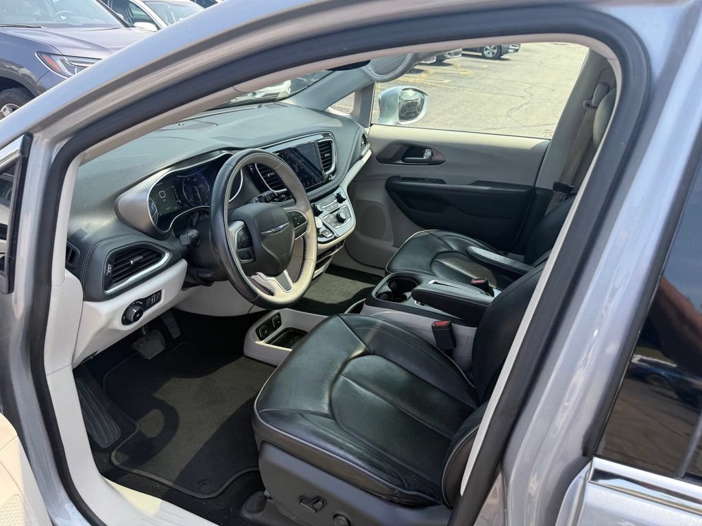 Used 2018 Chrysler Pacifica Limited FWD image 9