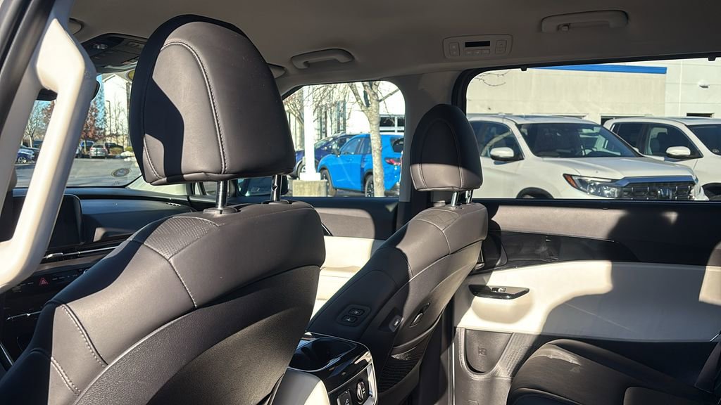 Used 2024 Kia Carnival SX image 30