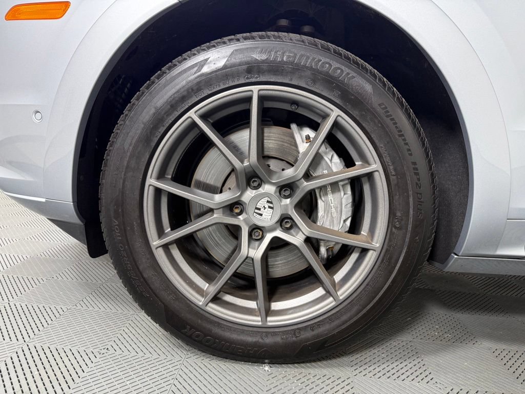 Certified 2025 Porsche Cayenne AWD/4WD image 11