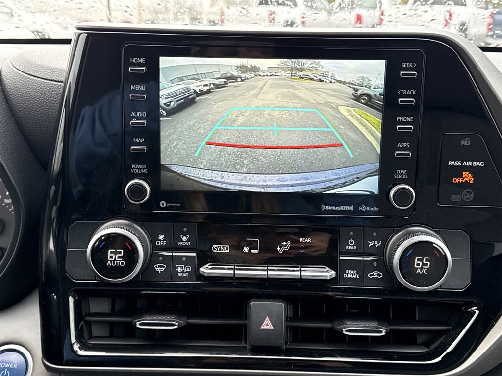 Used 2021 Toyota Highlander LE image 32