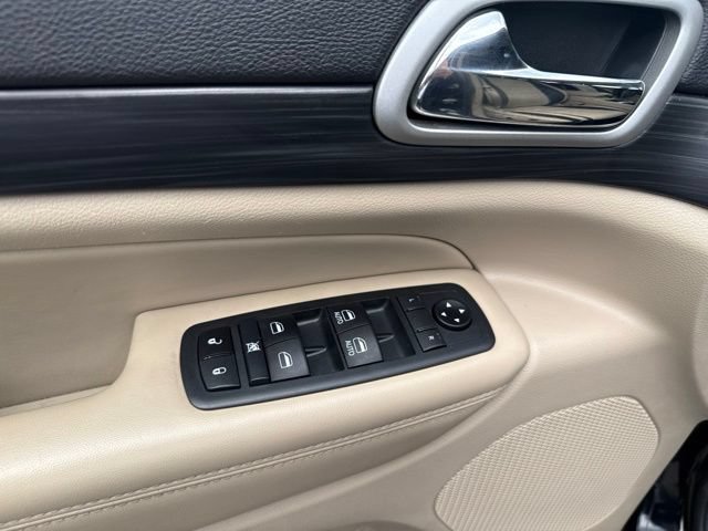 Used 2021 Jeep Grand Cherokee Laredo AWD/4WD image 41