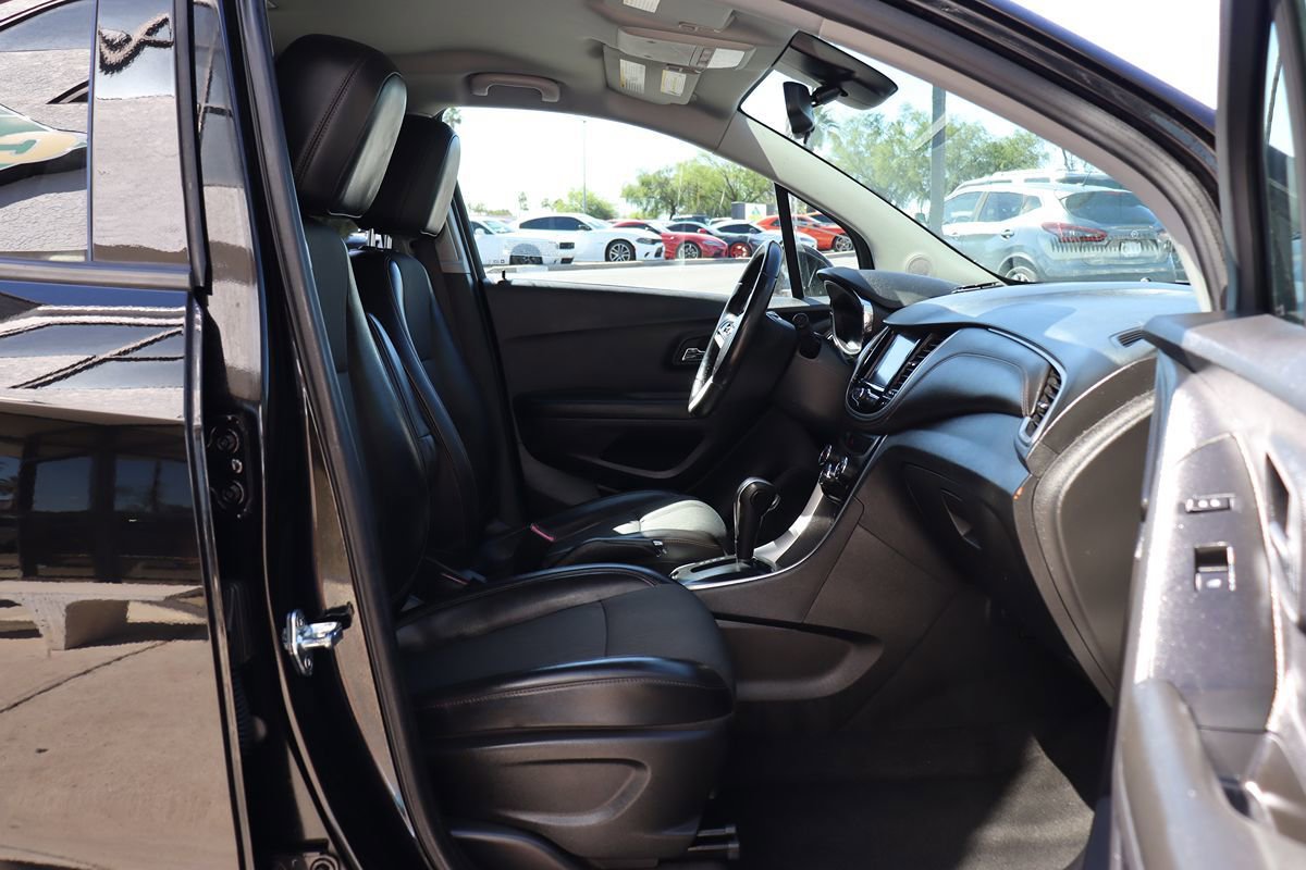 Used 2022 Chevrolet Trax LT w/ LT Convenience Package AWD/4WD image 30