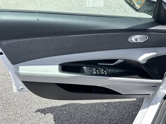 Certified 2025 Hyundai Elantra Limited FWD image 10