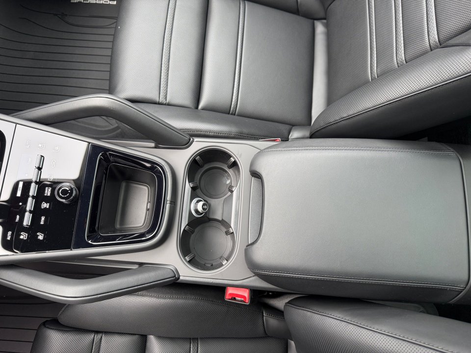 New 2026 Porsche Cayenne GTS image 18