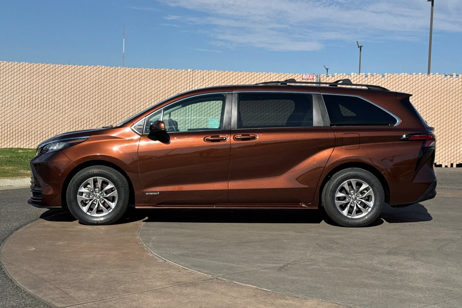 Used 2021 Toyota Sienna LE AWD/4WD image 7