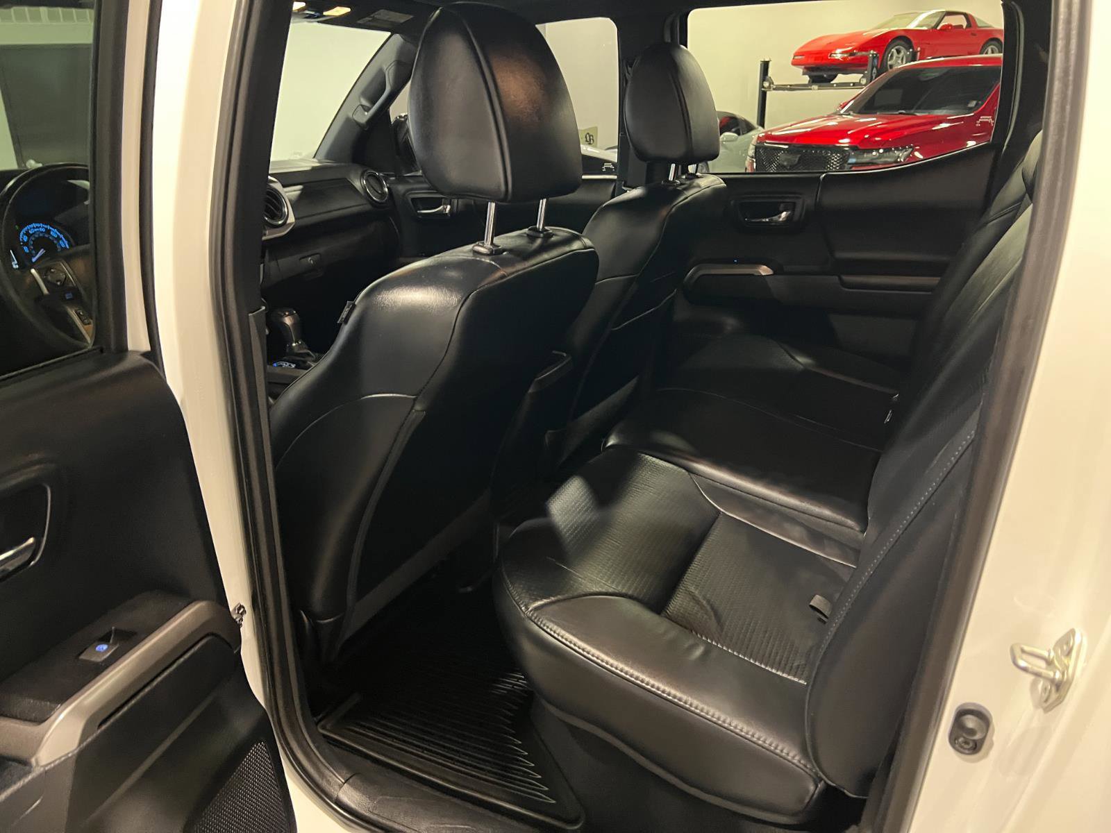 Used 2018 Toyota Tacoma Limited AWD/4WD image 28