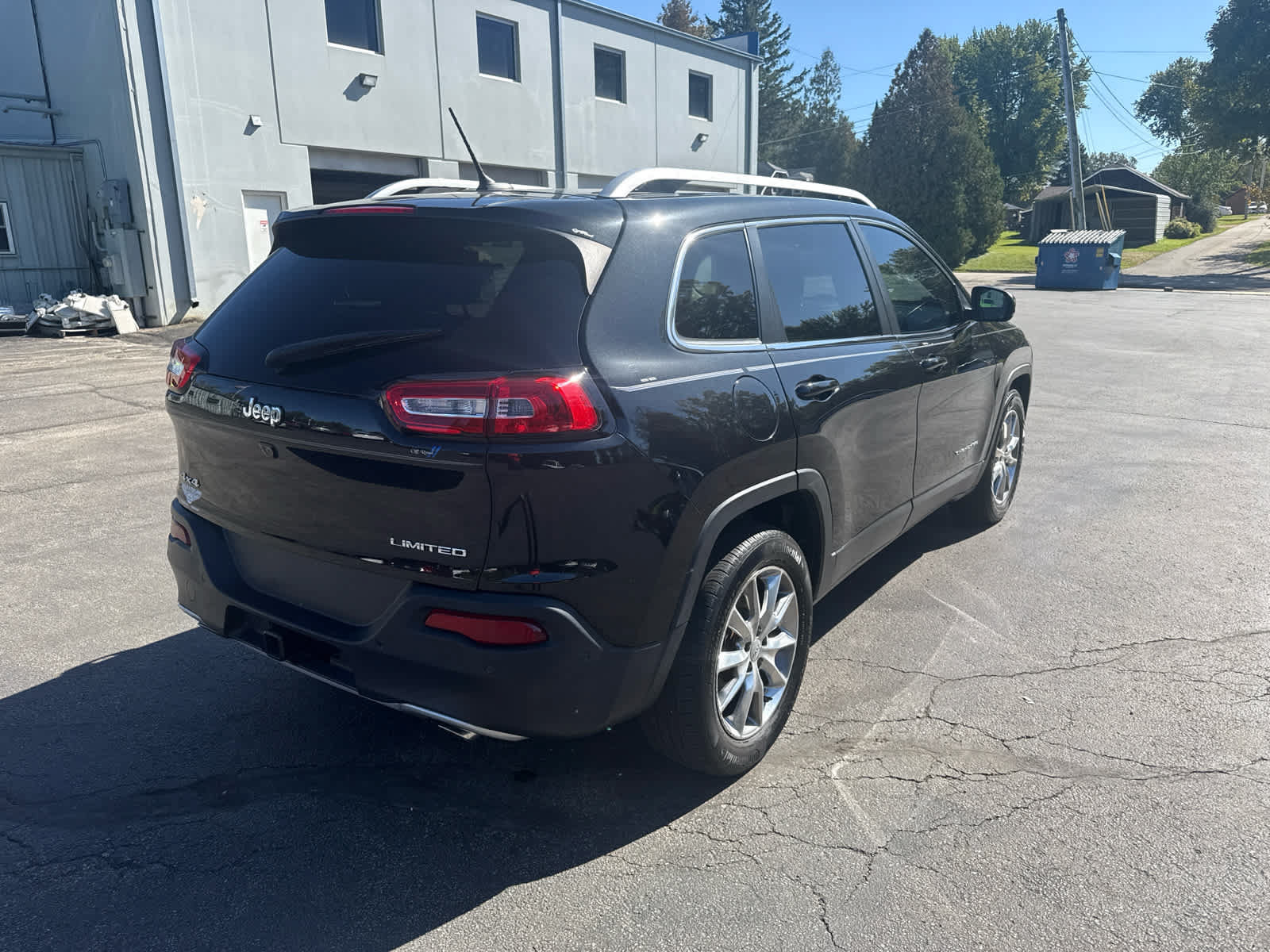 Used 2014 Jeep Cherokee Limited w/ Technology Group AWD/4WD image 3